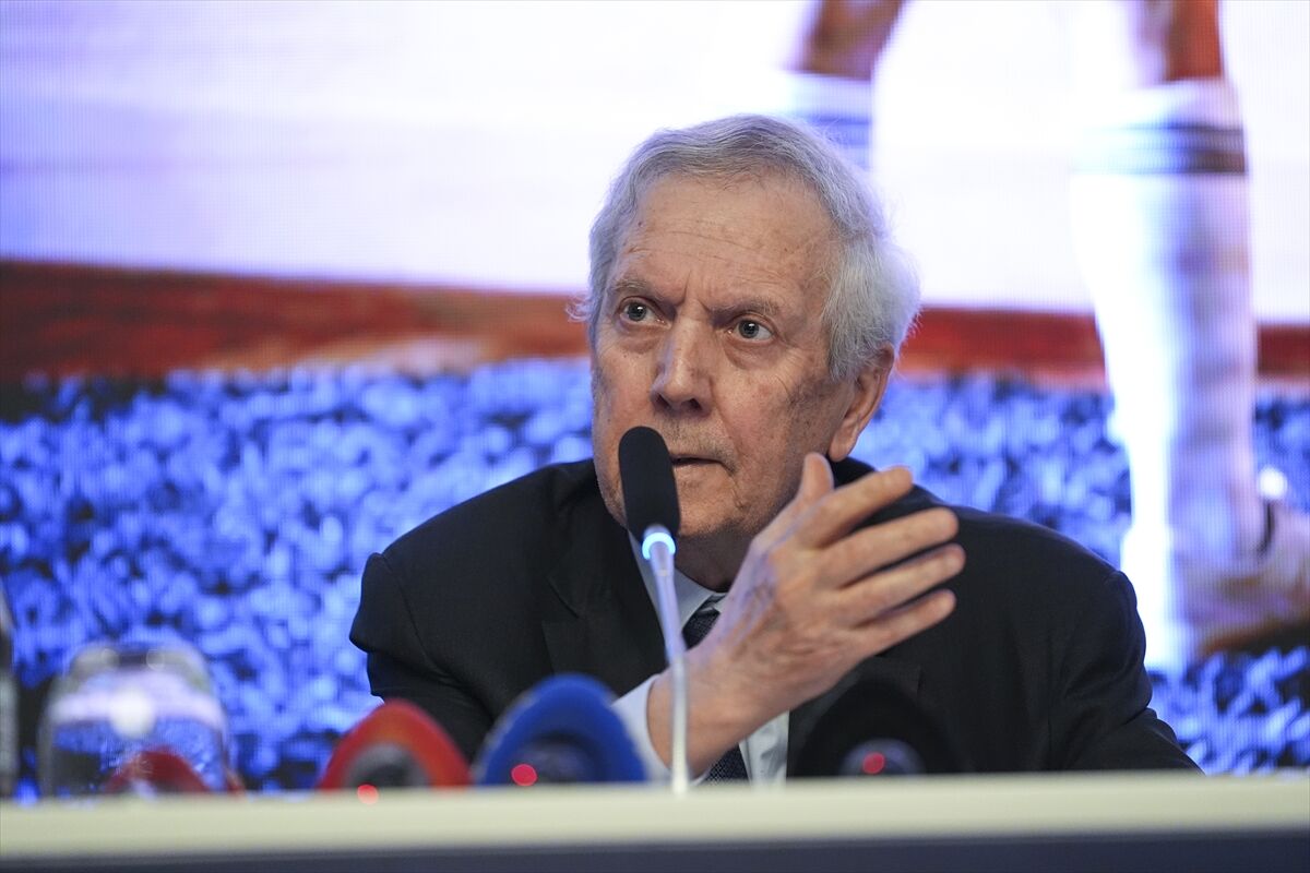 Fenerbahçe Kulübü Başkan Adayı Aziz Yıldırım, İzmir'de konuştu: