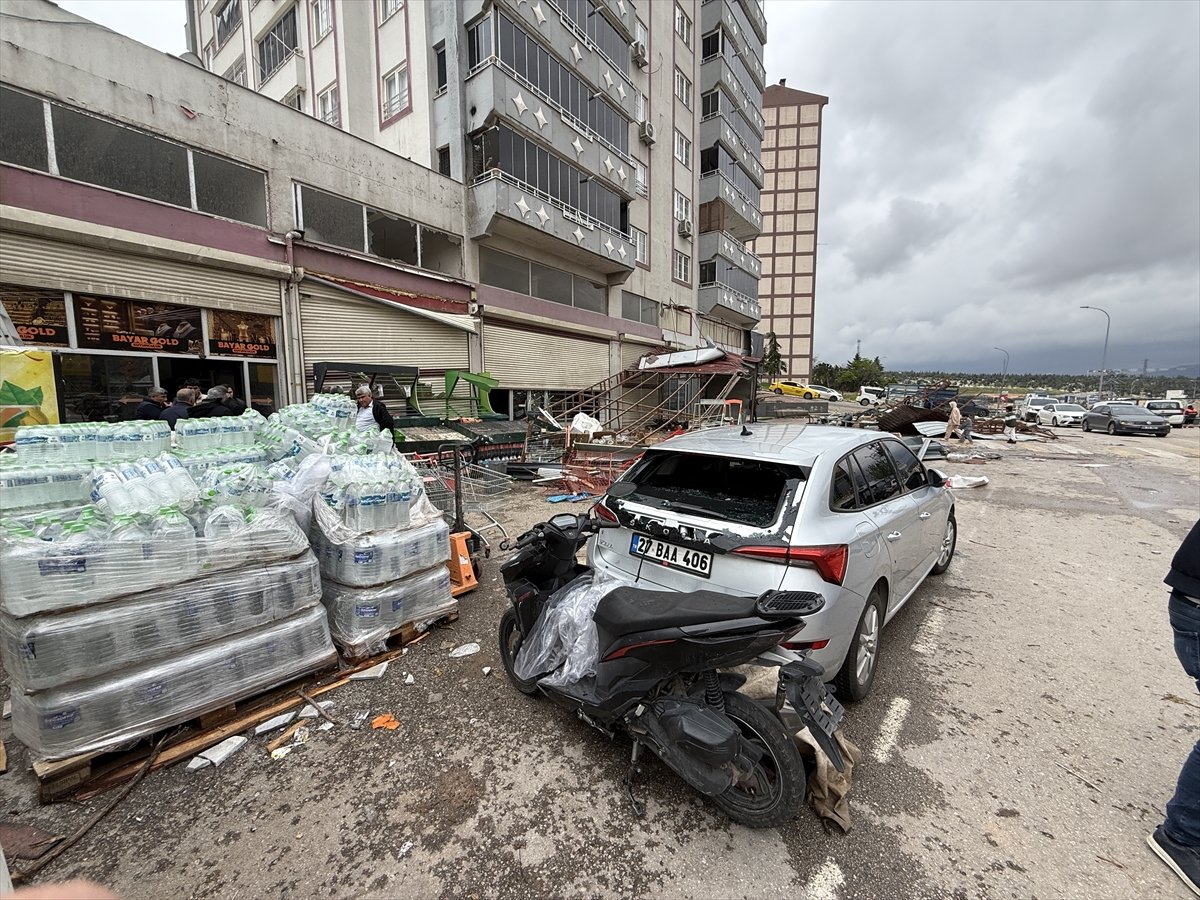 Gaziantep'te fırtınanın verdiği hasar gün aydınlanınca ortaya çıktı