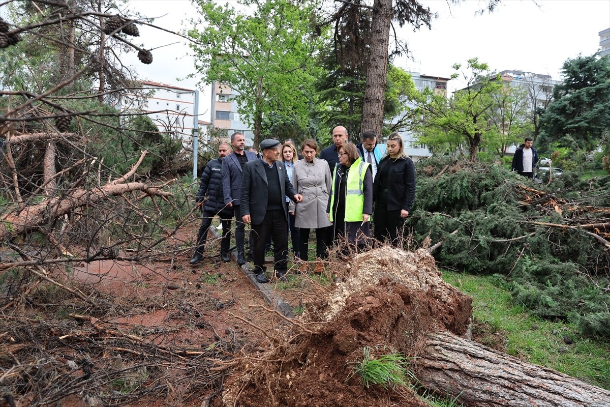 GÜNCELLEME - Gaziantep'te fırtınanın verdiği hasar gün aydınlanınca ortaya çıktı