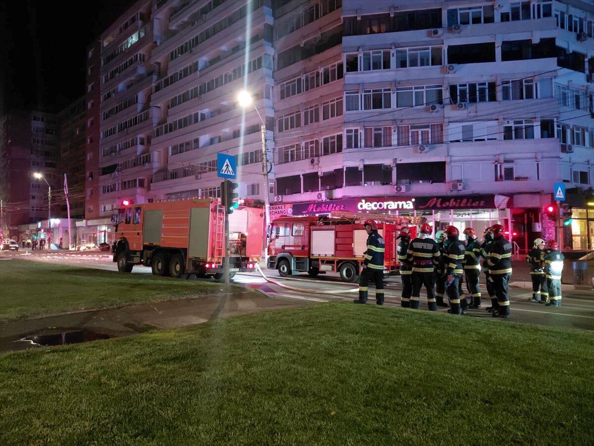 GÜNCELLEME - Romanya'da bir apartmana Rus İHA'sı düşmesi sonucu 2 kişi yaralandı