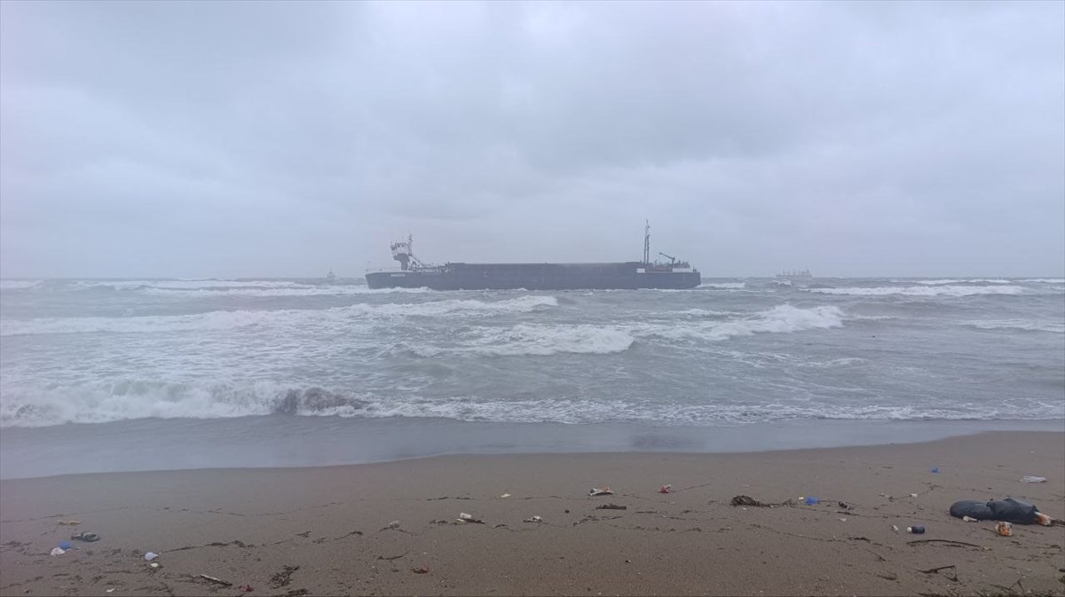 GÜNCELLEME - Sakarya'da kuru yük gemisi karaya oturdu