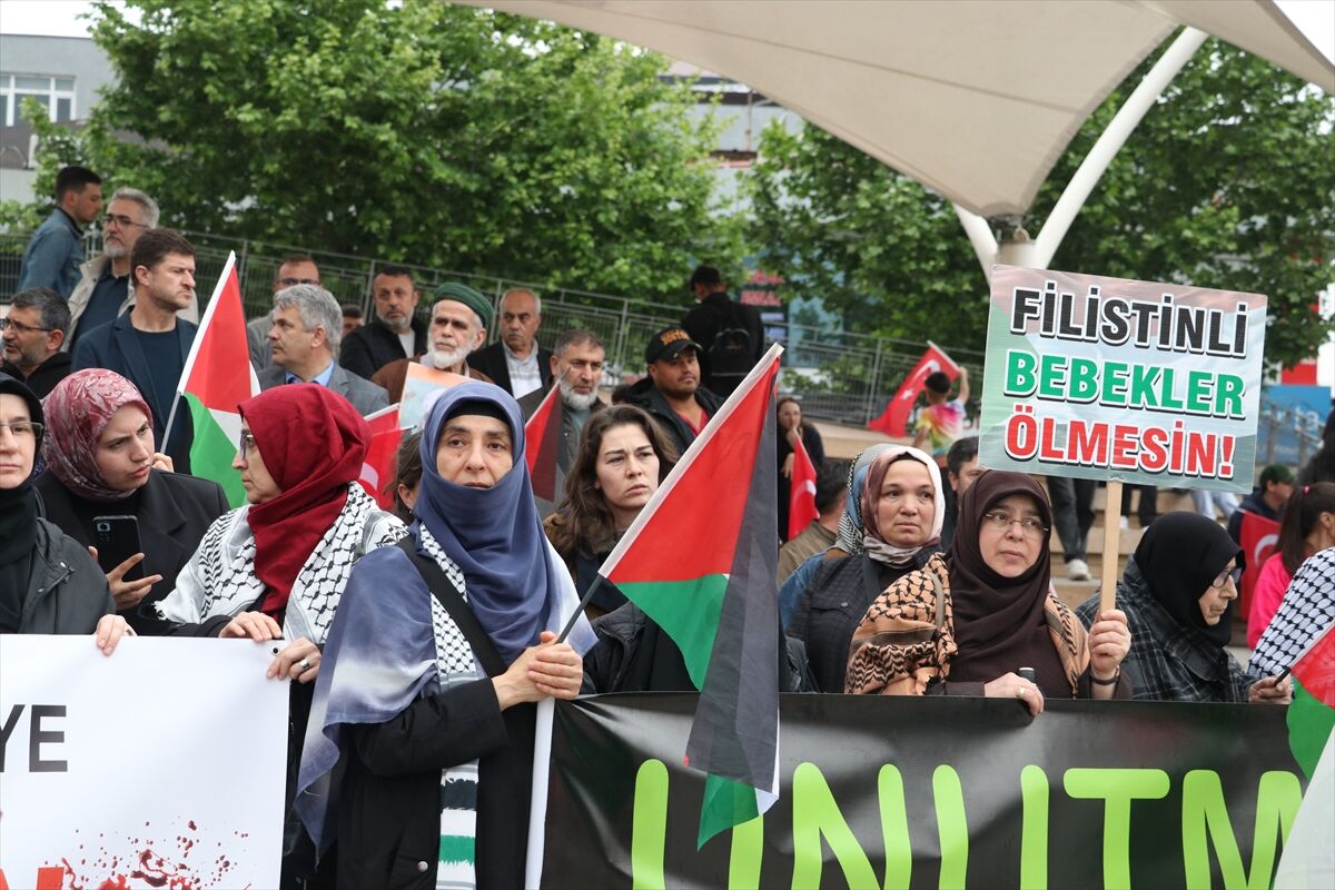 İsrail'in Küresel Sumud Filosu'na saldırısı Sakarya'da protesto edildi