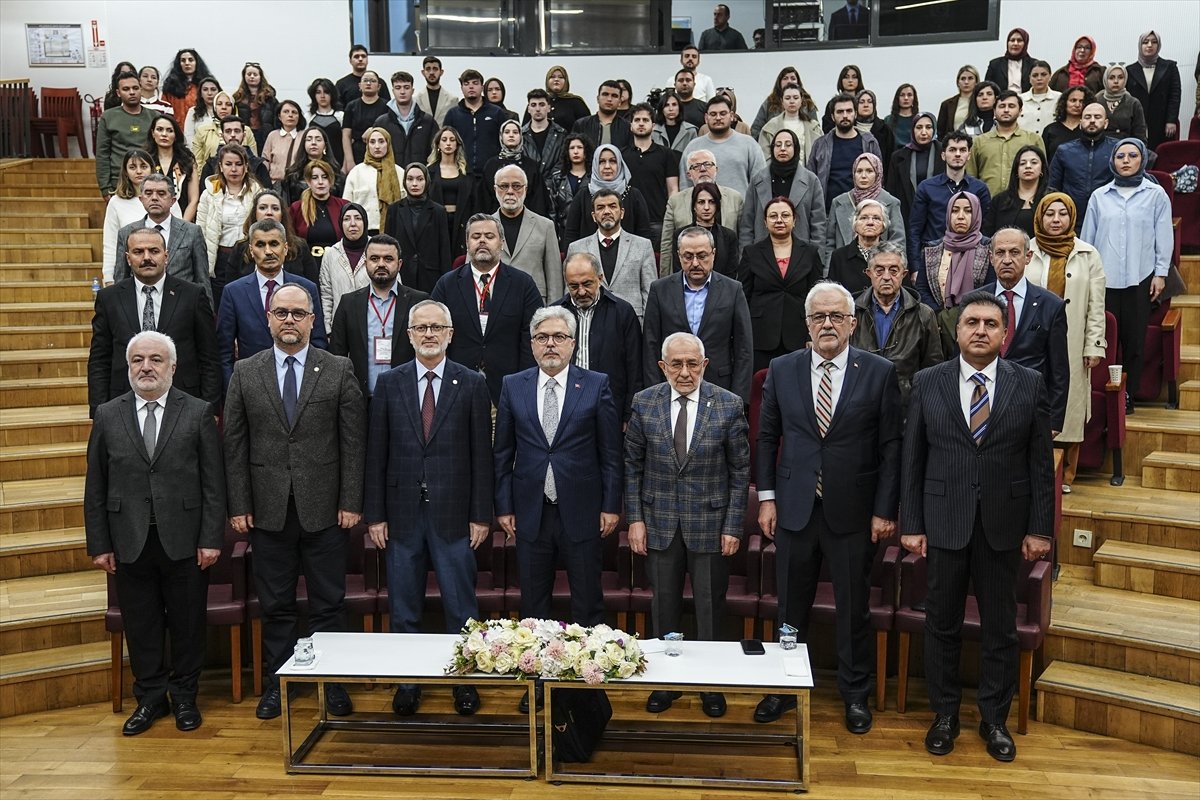 İstanbul'da 'Türkiye'de Yabancı Dille Öğretim' paneli düzenlendi