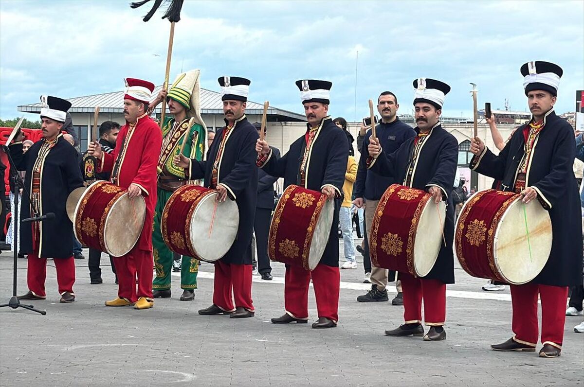 İstanbul'un fethinin 573. yıl dönümü coşkuyla kutlanıyor
