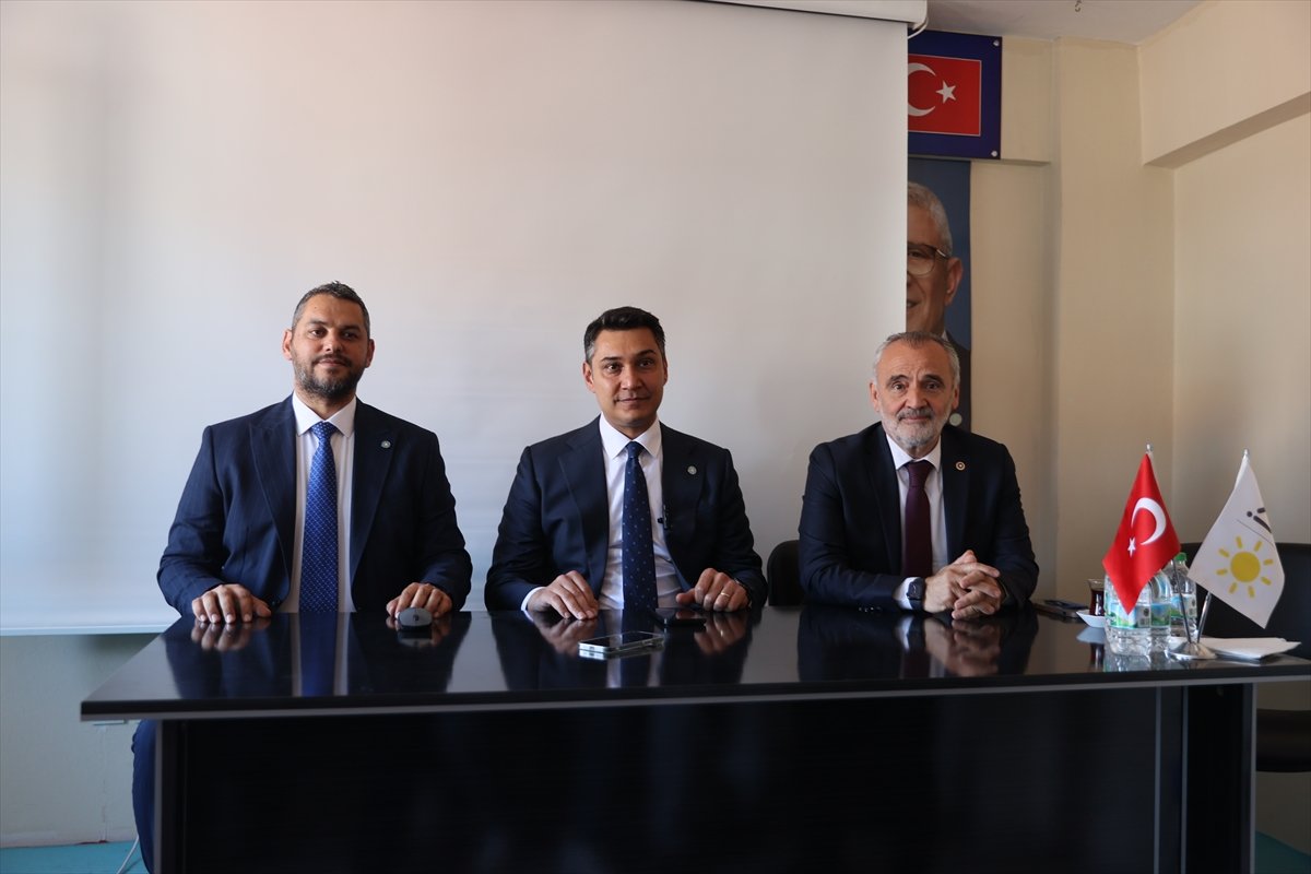 İYİ Parti Genel Başkan Yardımcısı Akdoğan Edirne'de partililerle bir araya geldi