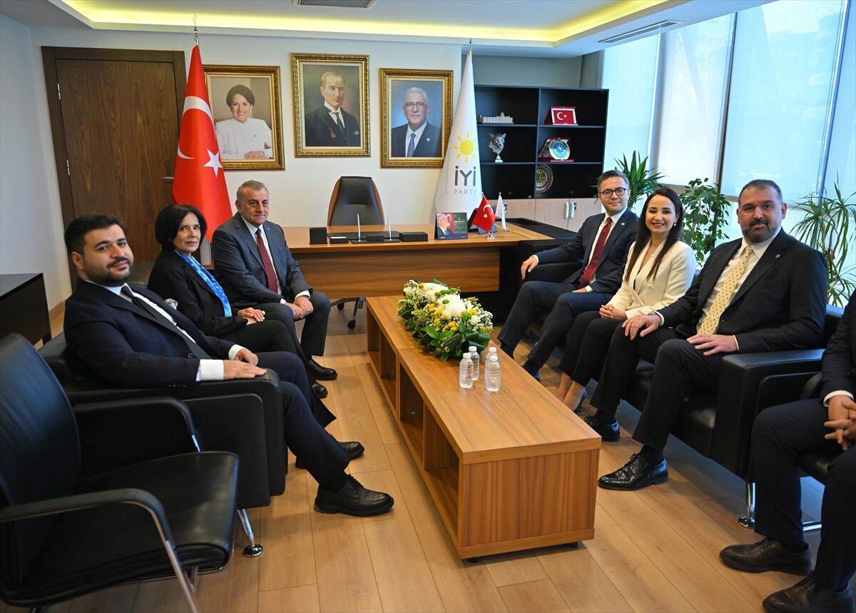İYİ Parti Genel Merkezi'nde siyasi partiler arası bayramlaşma