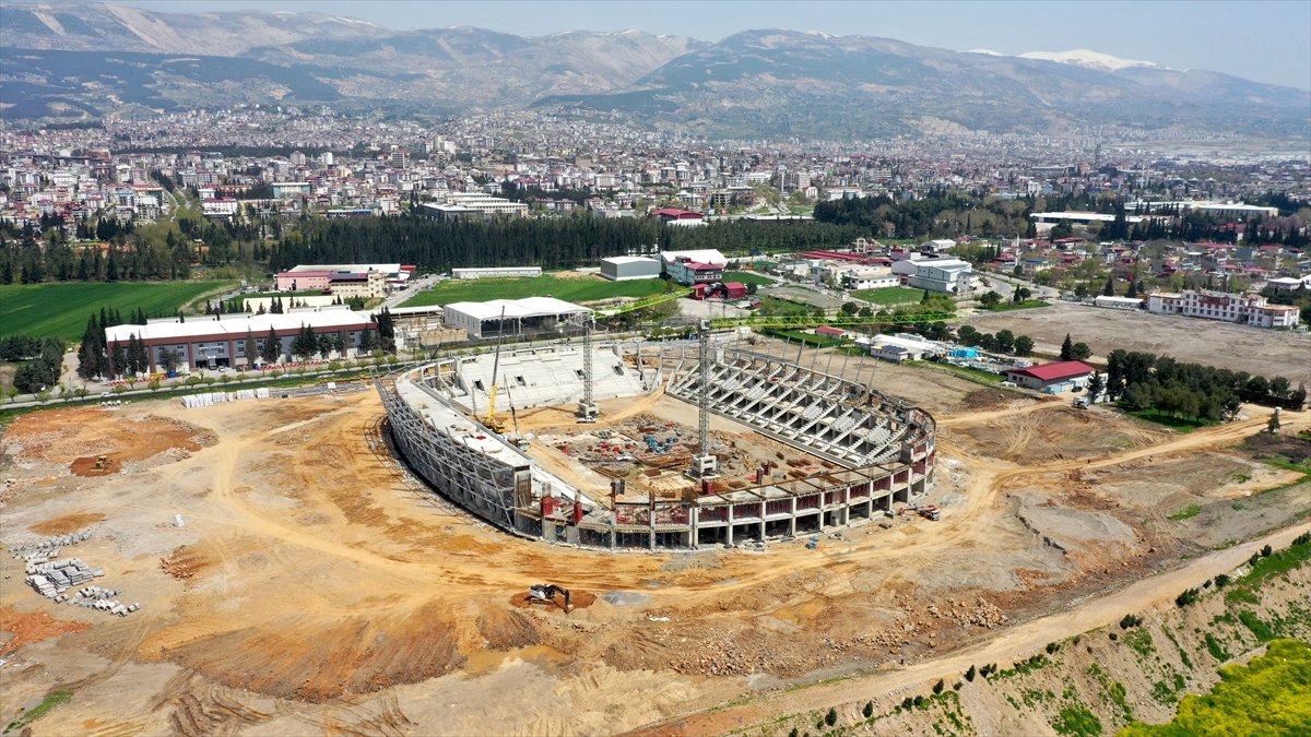 Kahramanmaraş'ta yapımı süren yeni stadyumun 2027-2028 sezonunda açılması planlanıyor