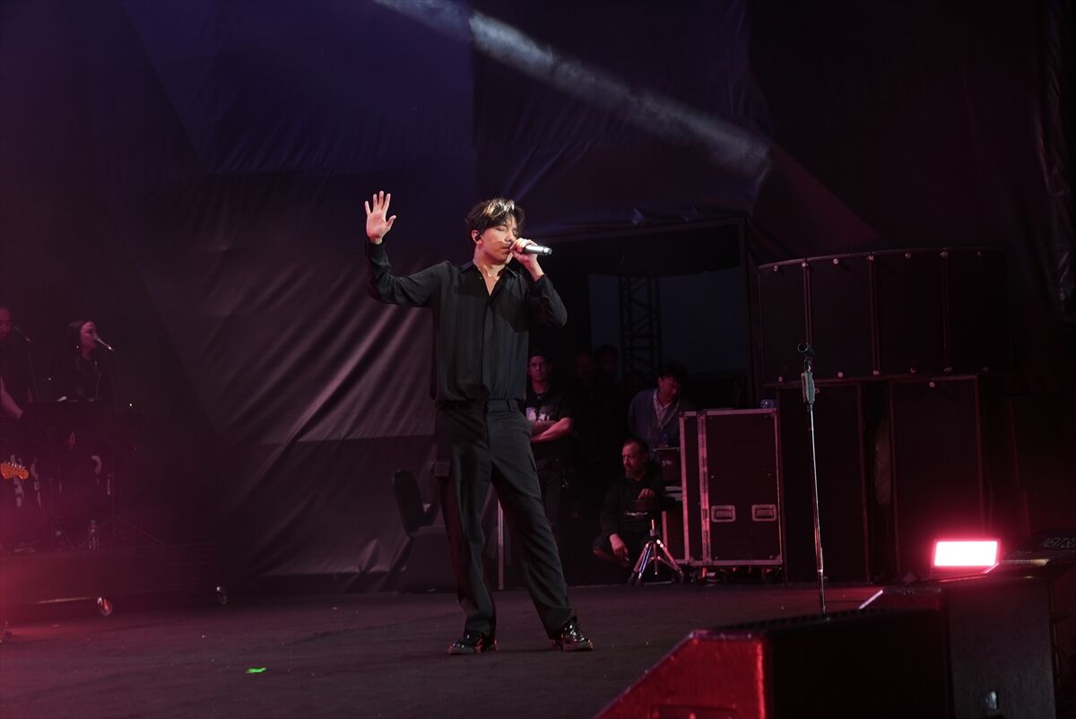 Kazak şarkıcı Dimash Qudaibergen, Etnospor'da konser verdi