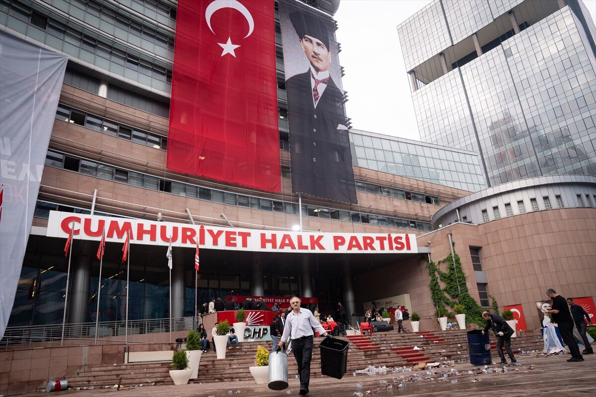 Kemal Kılıçdaroğlu'nun bazı yakın kurmayları, CHP Genel Merkezine geldi
