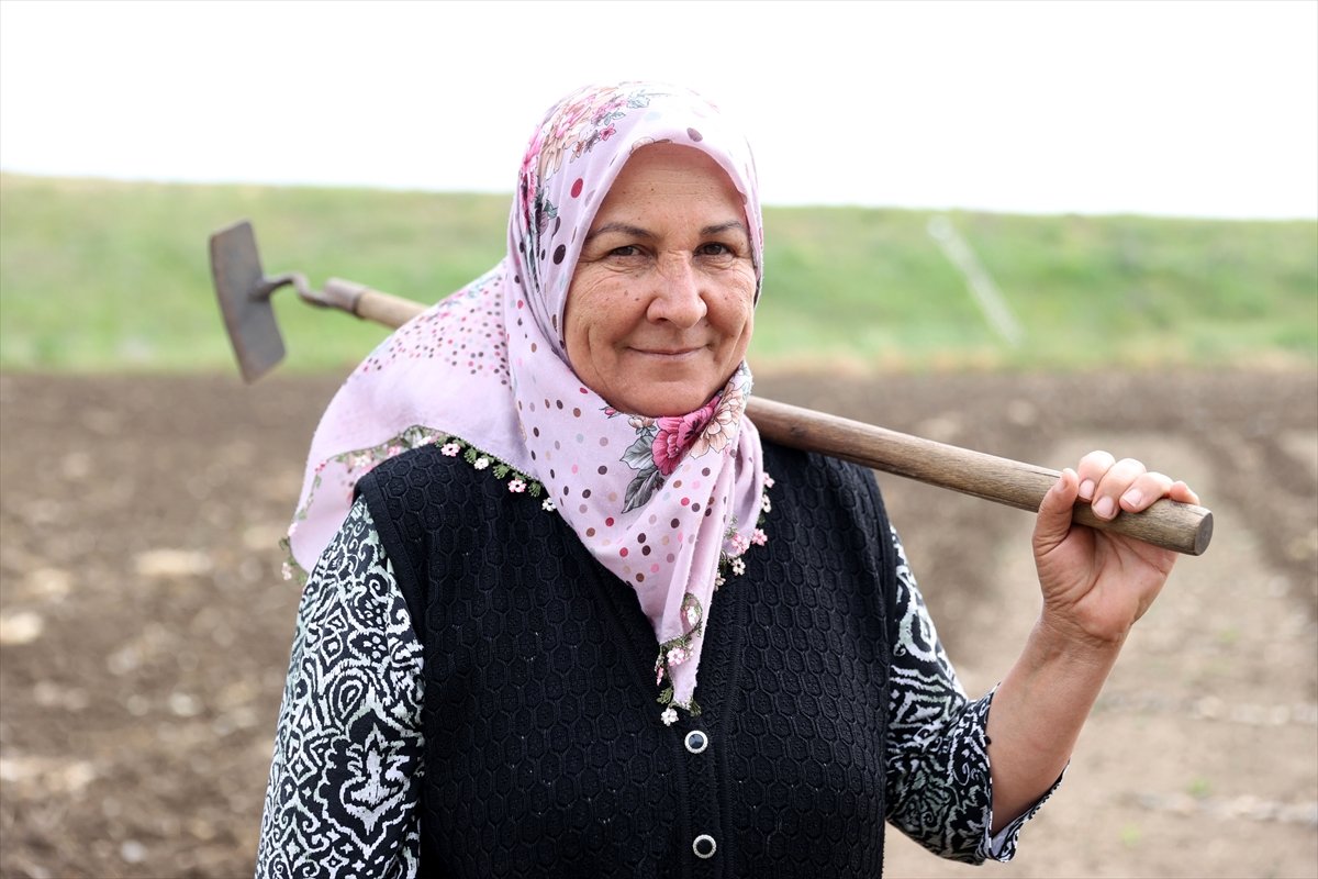 Kırklareli'nde çiftçi kadınlar üretimin yükünü omuzluyor