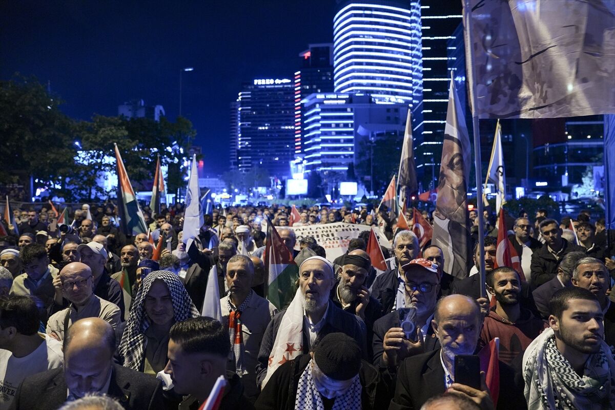 Küresel Sumud Filosu'na saldırı İsrail'in İstanbul Başkonsolosluğu önünde protesto edildi