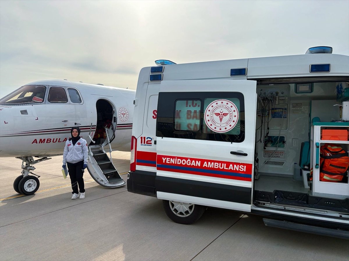 Mardin'de ambulans uçak 70 günlük bebek için havalandı