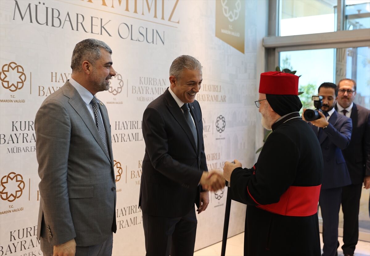 Mardin'de farklı inanç gruplarının temsilcileri bayramlaşma programında buluştu
