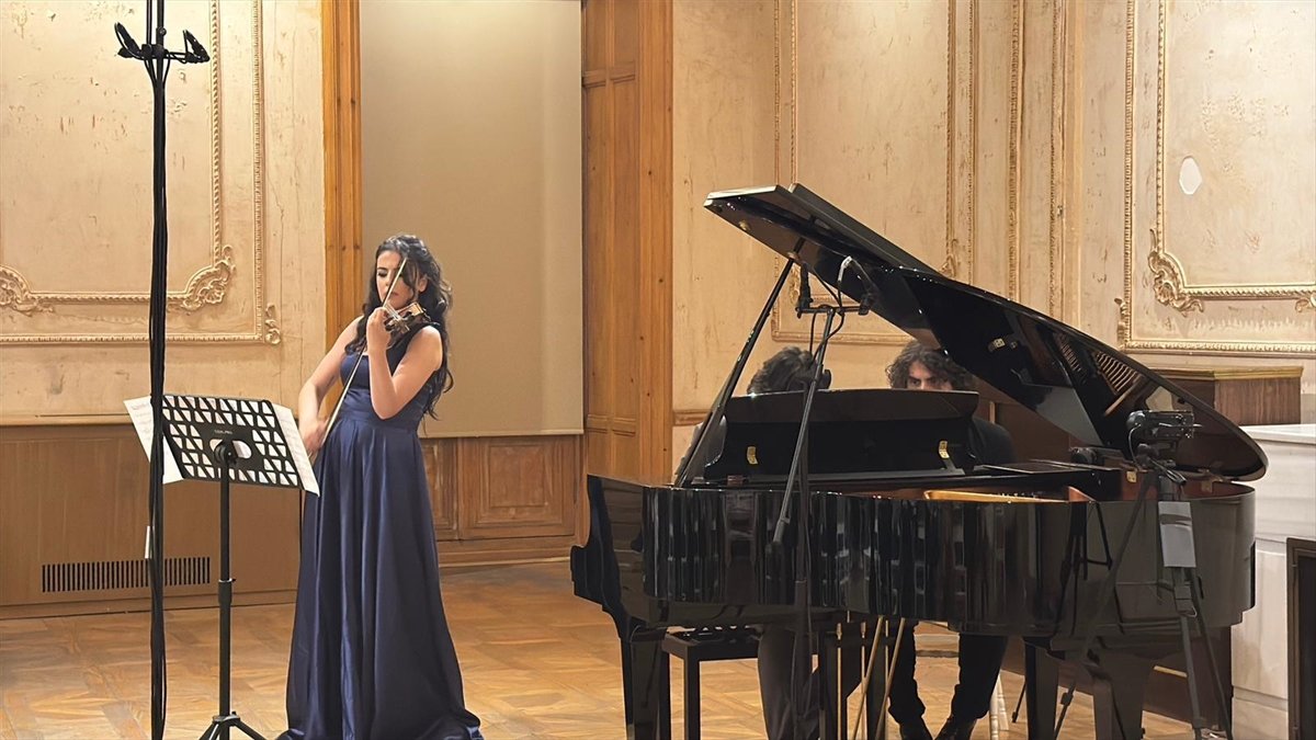 Müzisyen Melisa Uzunarslan ve Cem Babacan, Grand Pera'da konser verdi