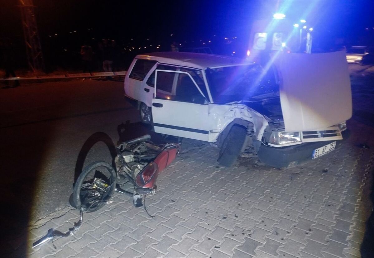 Niğde'de otomobil ile motosikletin çarpışması sonucu 1 kişi öldü, 1 kişi yaralandı