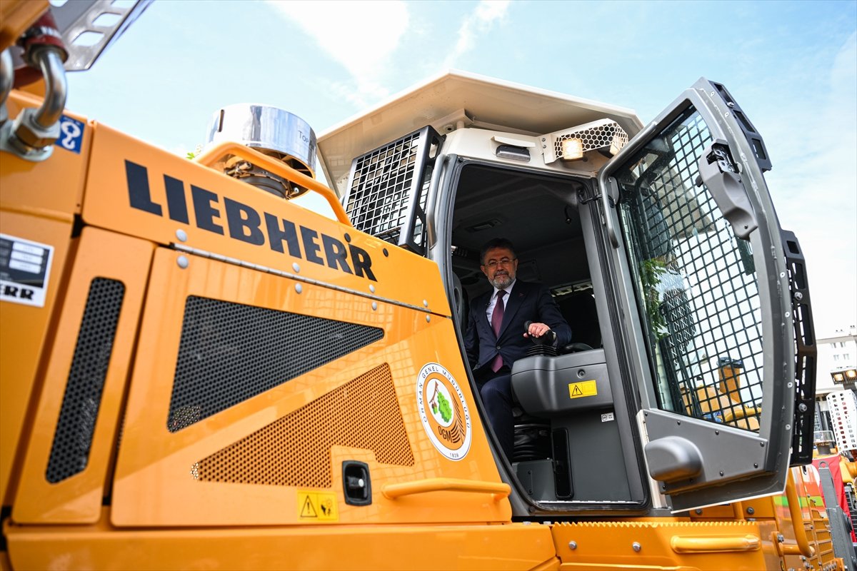 Orman yangınlarıyla mücadelede yeni araçlar görev yerlerine uğurlandı