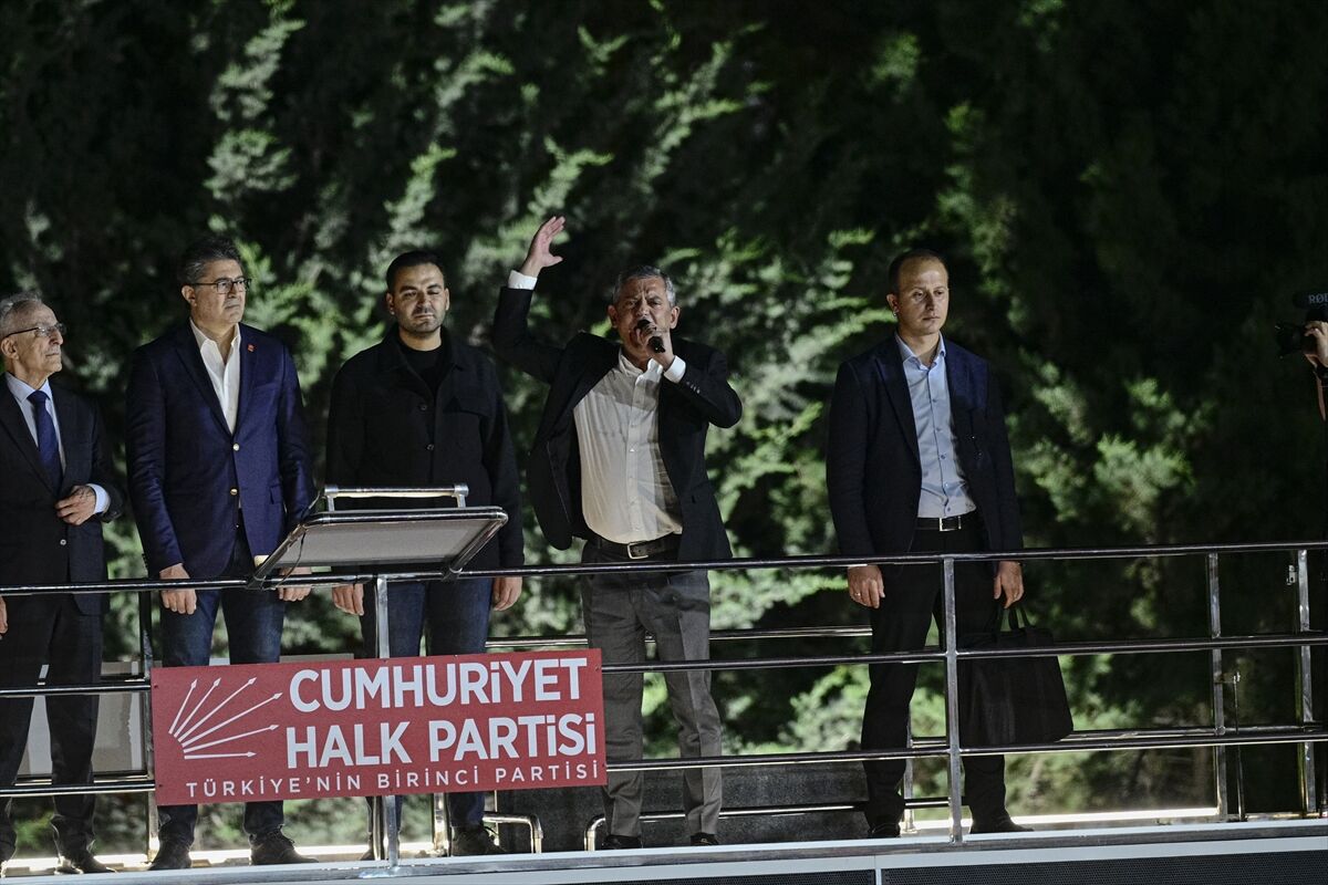 Özgür Özel, CHP Genel Merkezi önündeki mitingde konuştu: