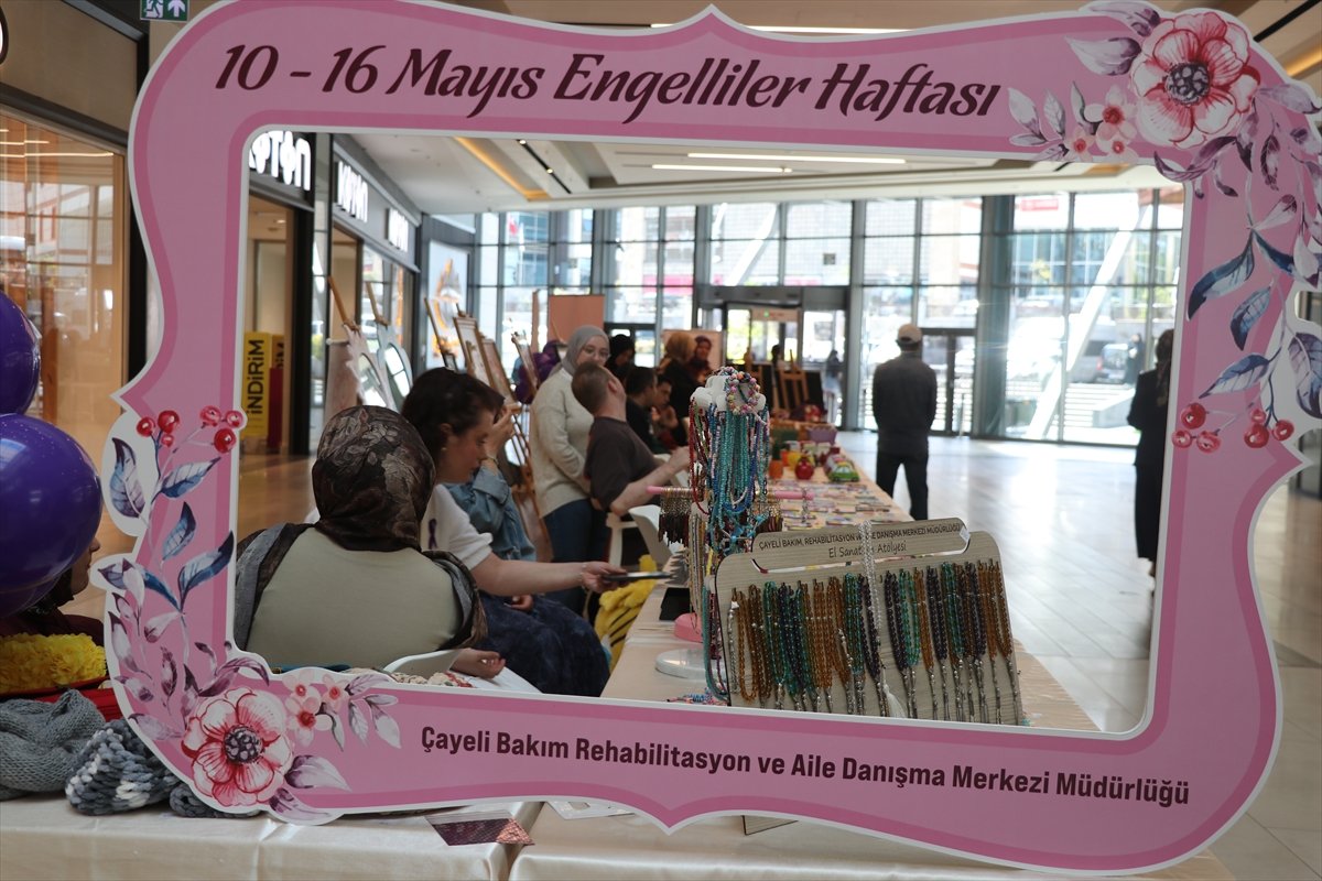 Rize'de 'Sevgi Varsa Engel Yok' sergisi açıldı