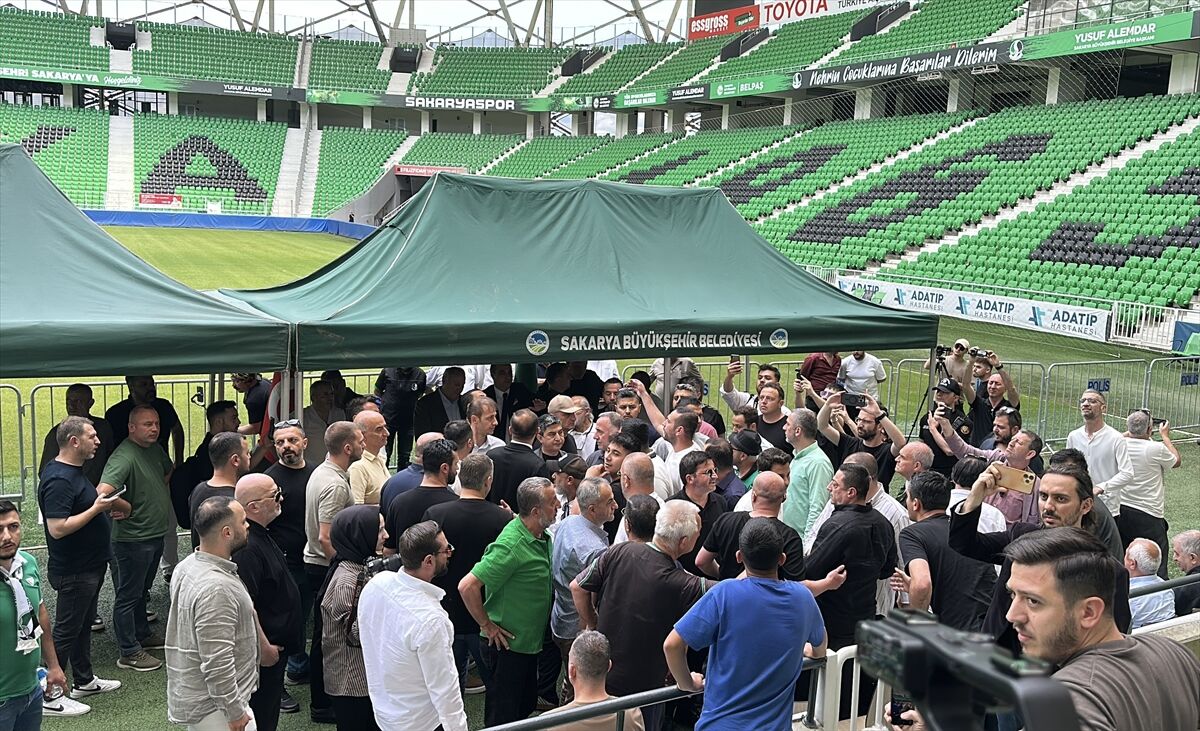 Sakaryaspor'un olağan genel kurulu 'gerginlik' nedeniyle ertelendi