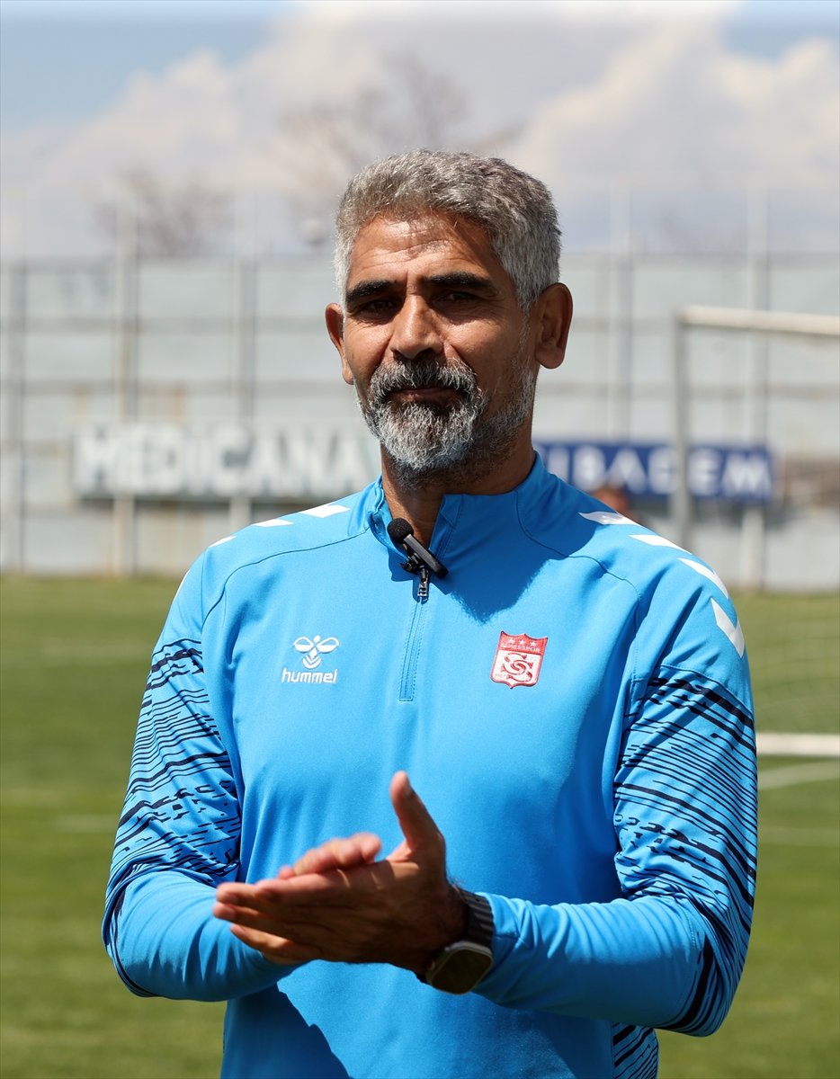 Sivasspor Teknik Direktörü İsmet Taşdemir, yeni sezon planlarını anlattı: