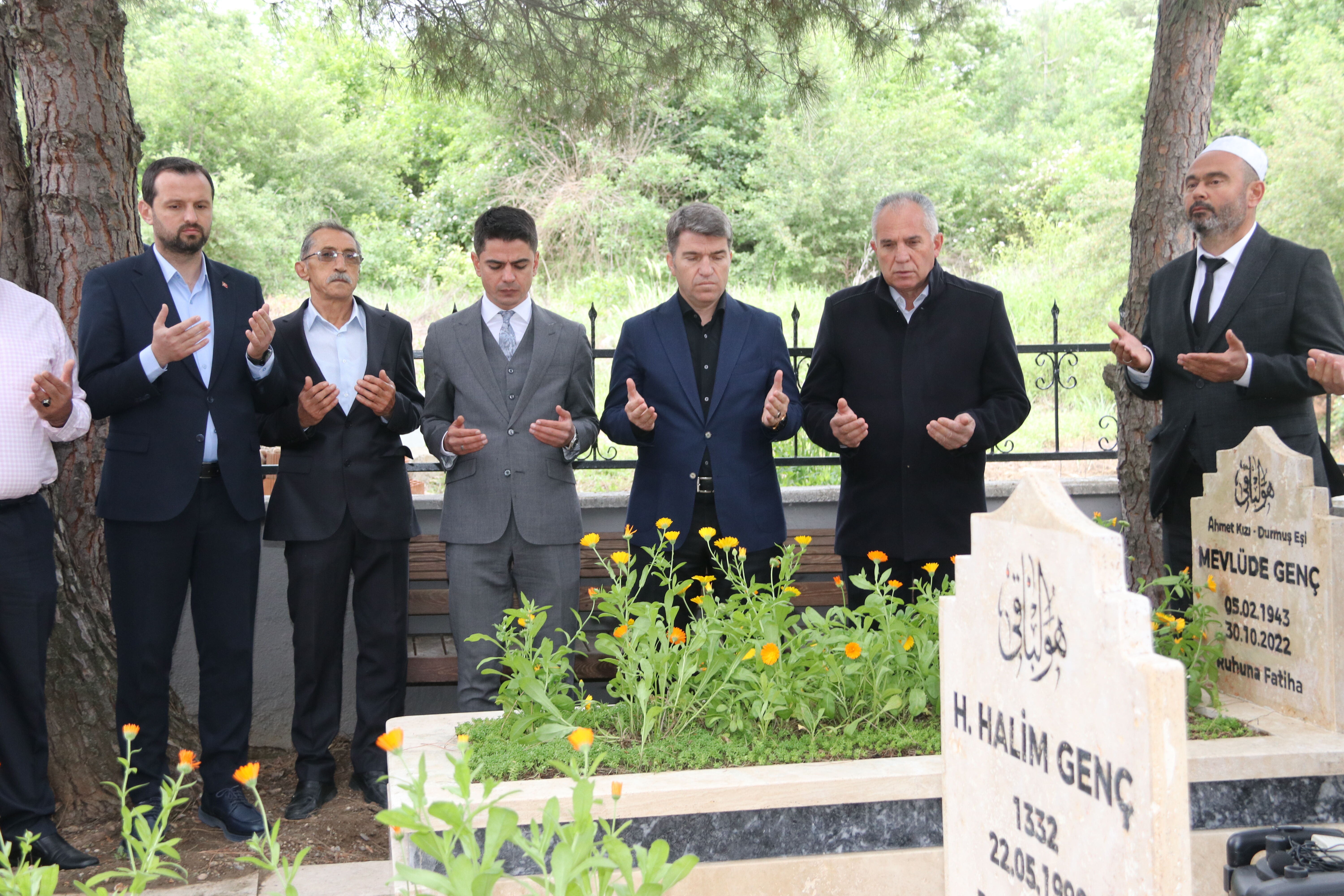 Solingen faciasında hayatını kaybedenler, Amasya'daki kabirleri başında anıldı