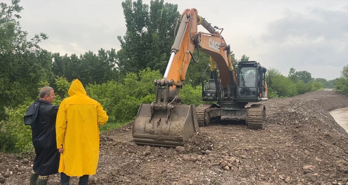 Tokat'ta toprak kayması yaşanan bölgede gerekli tedbirler alındı