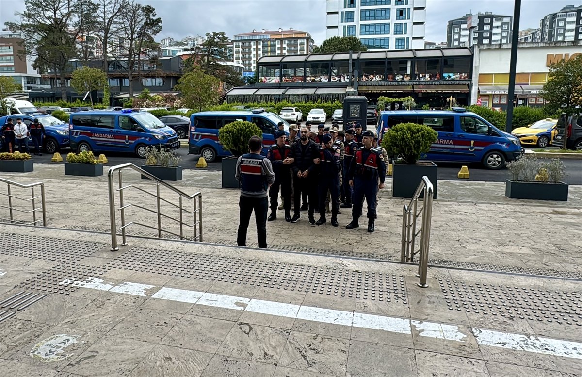 Trabzon merkezli siber dolandırıcılık operasyonunda gözaltına alınan şüphelilerden 11'i tutuklandı
