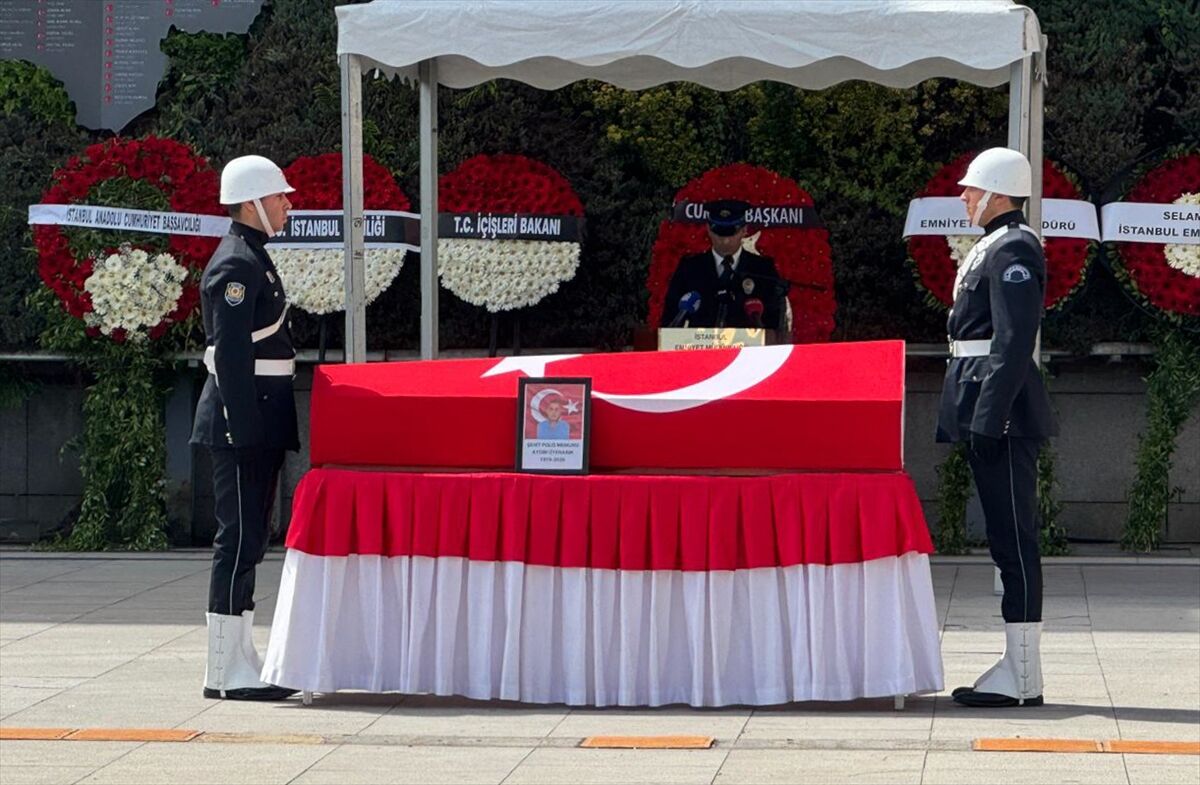 Trafik kazasında şehit olan polis memuru için İstanbul'da cenaze töreni düzenlendi