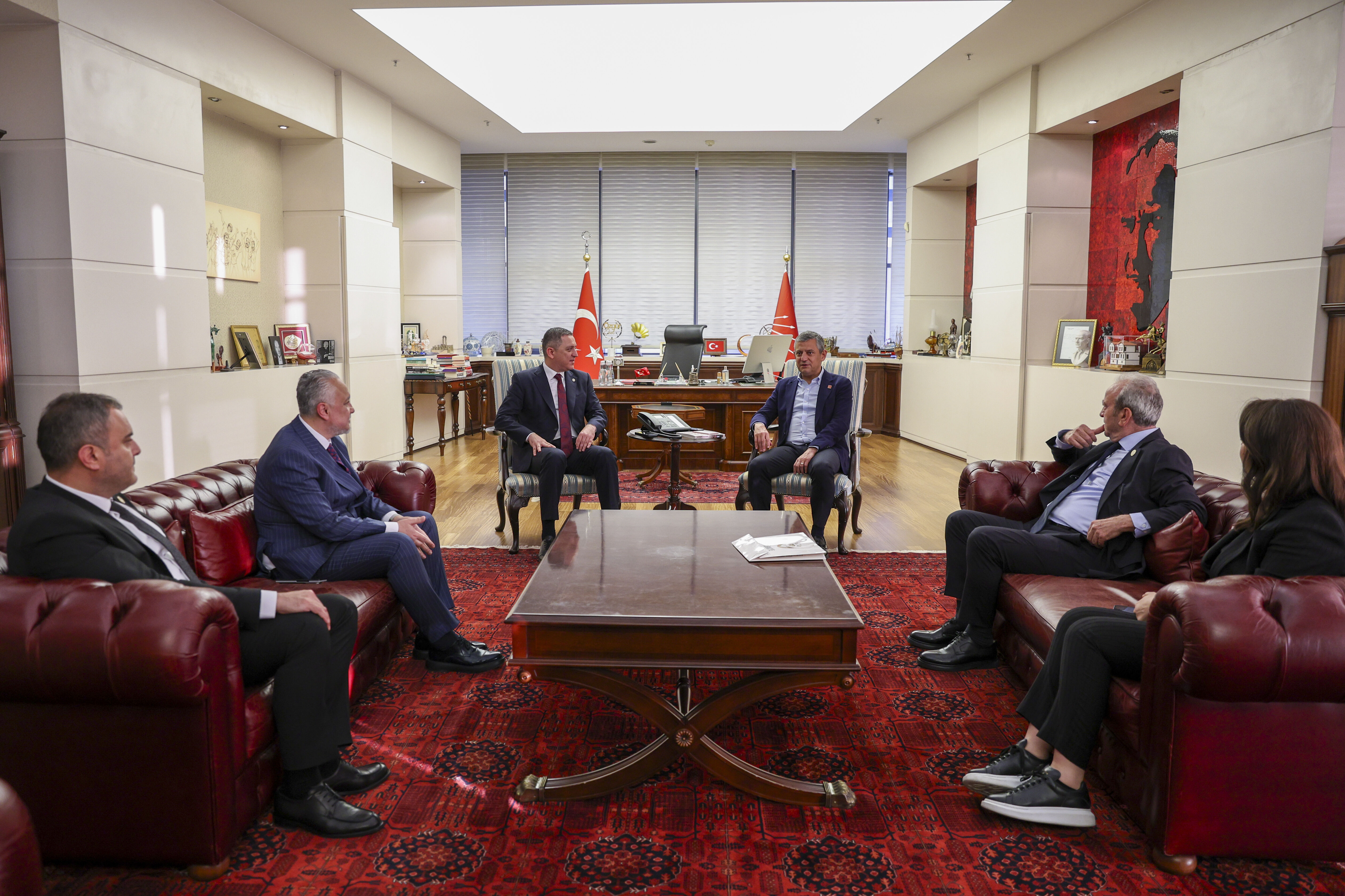 Türkiye Barolar Birliği Başkanı Sağkan, Özgür Özel'i ziyaret etti
