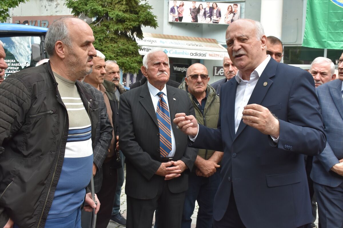 TZOB Genel Başkanı Bayraktar, Artvin'de çiftçilerle bir araya geldi