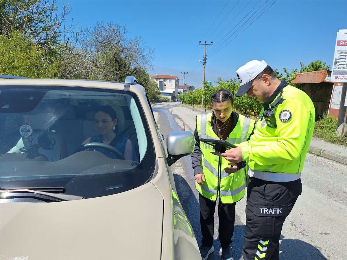 Zonguldak'ta bir günlüğüne polis olan 'özel bireyler' trafik denetimine katıldı