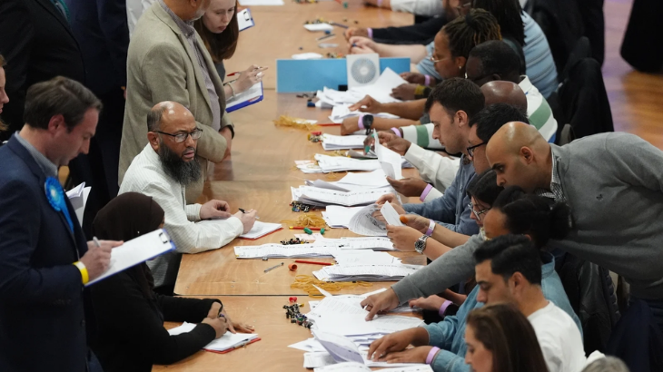 İngiltere'deki yerel seçimlerde sandıktan aşırı sağ çıktı