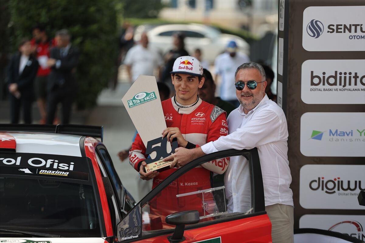 50. Yeşil Bursa Rallisi'nde kazanan genç pilot Kerem Kazaz oldu
