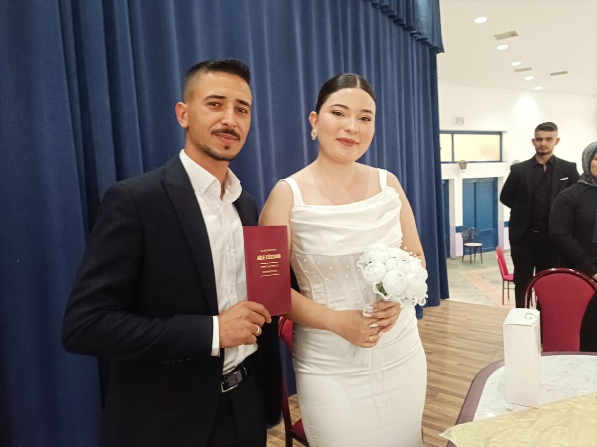 Afyonkarahisar'da nikah dairesinde '06.06.2026' yoğunluğu yaşandı
