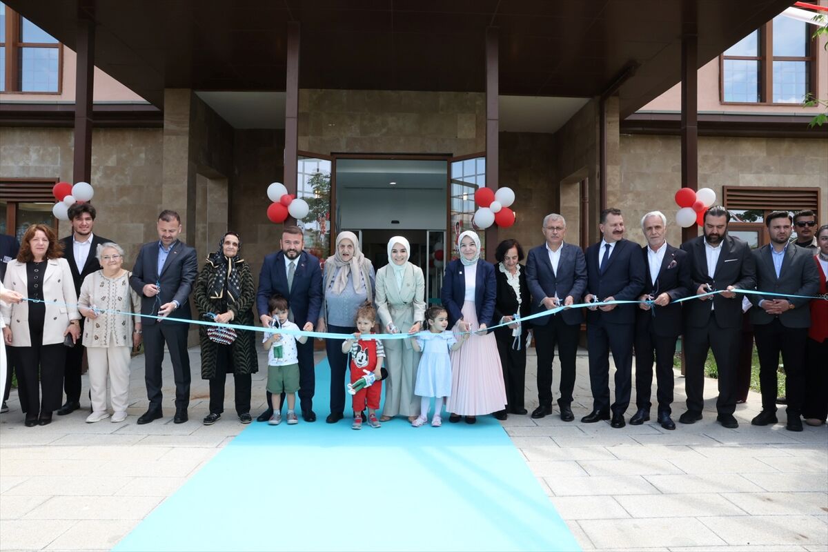 Bakan Göktaş, Darülaceze Sosyal Yaşam Şehri'nde kreş açılışına katıldı: