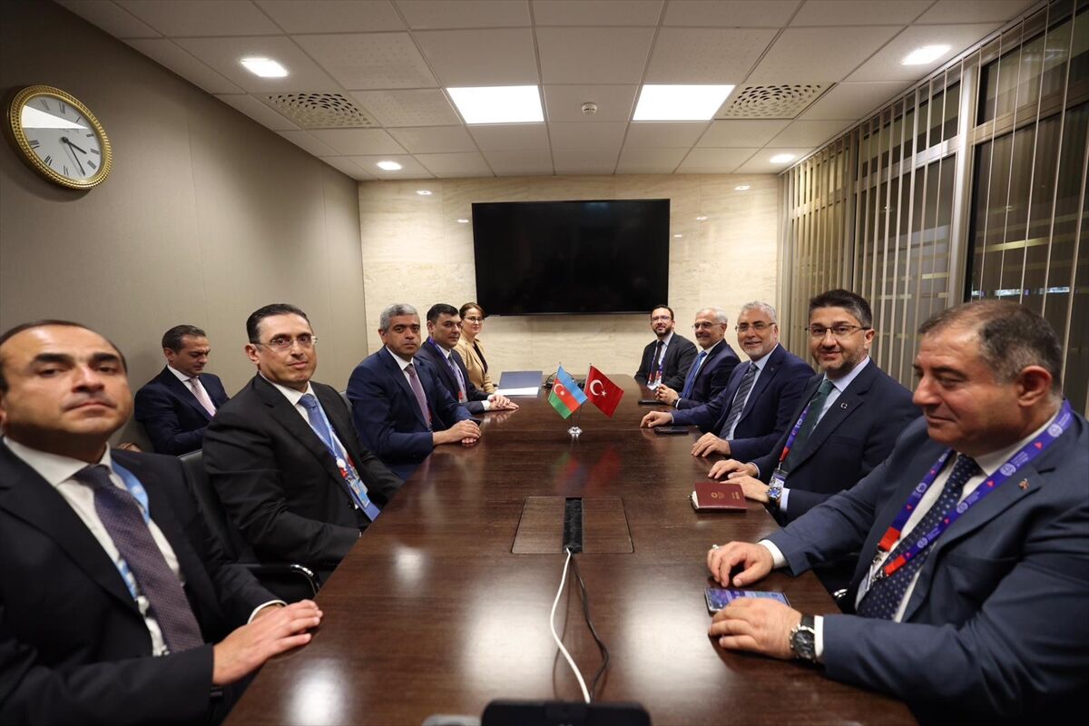 Bakan Işıkhan, Azerbaycan Çalışma ve Halkın Sosyal Koruması Bakanı Aliyev ile görüştü