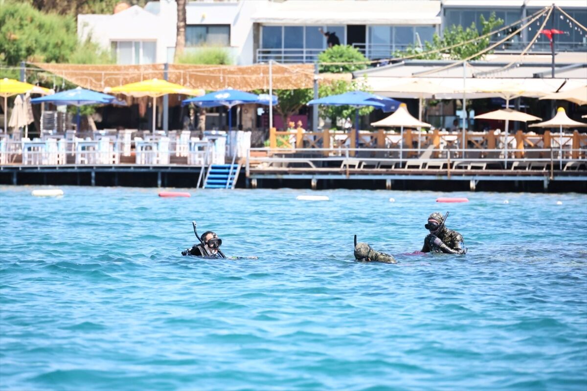 Bodrum'da dalgıçlar denizden 250 kilogram atık çıkardı