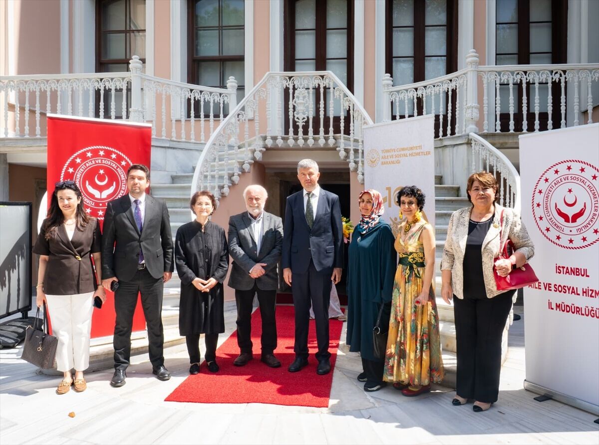 Engelli çocukların hazırladığı 'Kuyudan Sözler' sergisi Dolmabahçe Sarayı'nda açıldı
