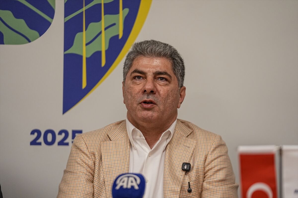 Fenerbahçe Kulübü Başkan Adayı Hakan Safi, Bursa'da kongre üyeleriyle bir araya geldi: