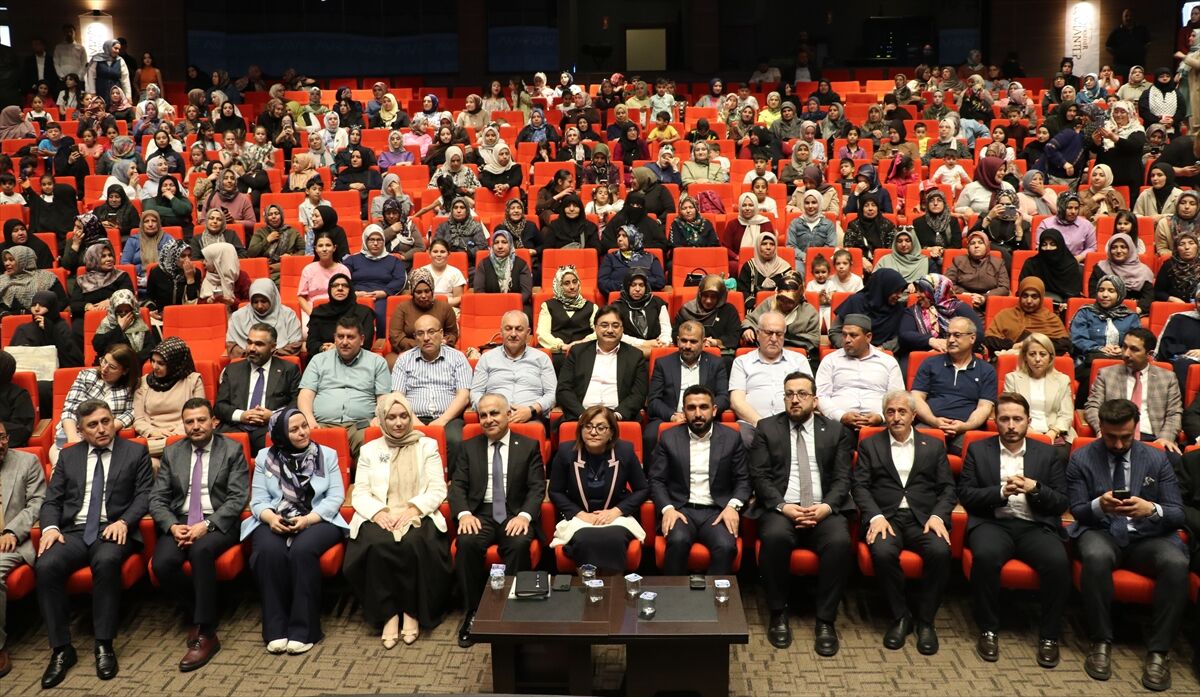 Gaziantep'te 'Veli Okulu Lansmanı Sertifika Töreni' gerçekleştirildi