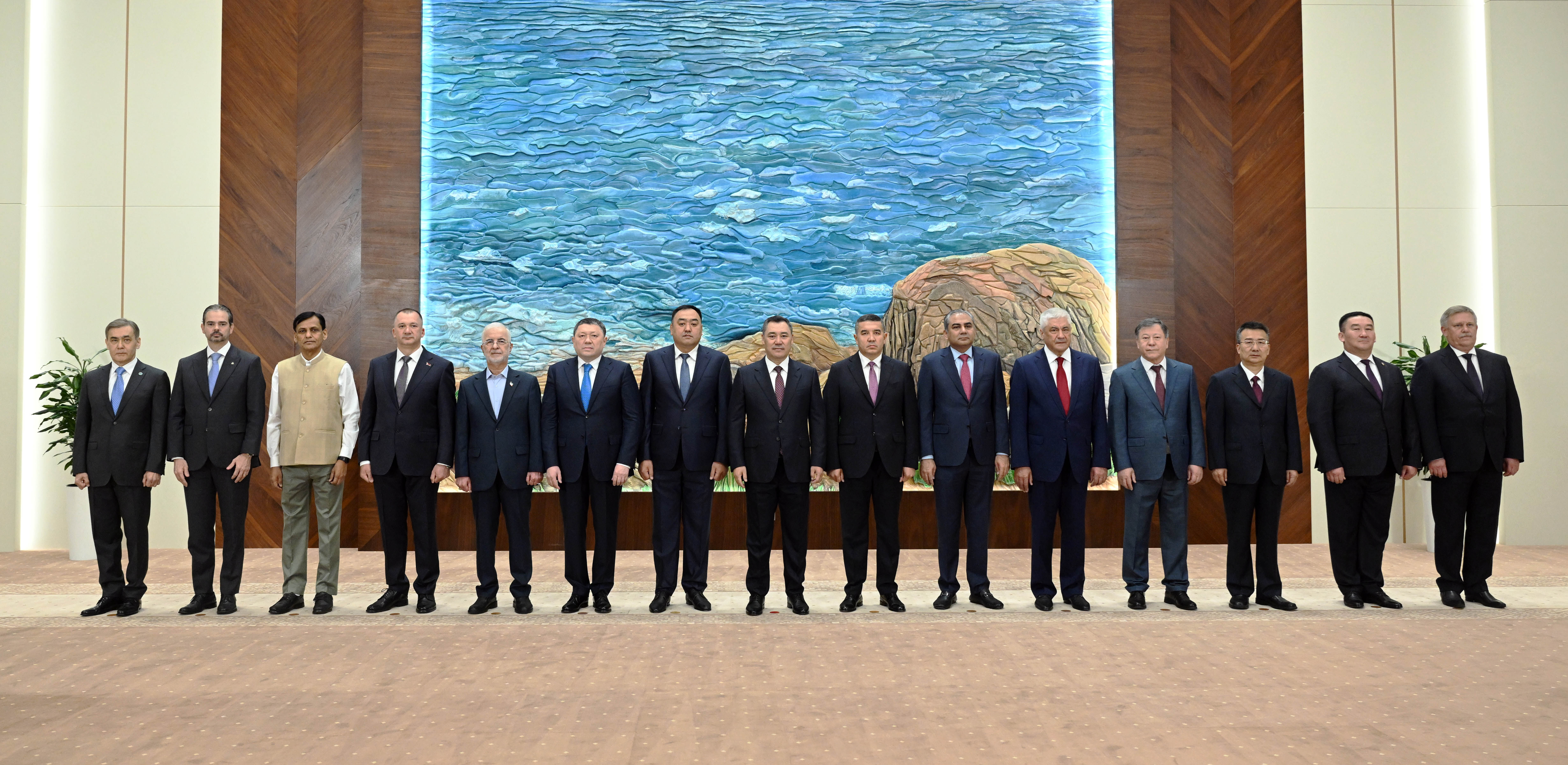 Kırgızistan Cumhurbaşkanı Caparov, ŞİÖ İçişleri ve Kamu Güvenliği Bakanlarını kabul etti