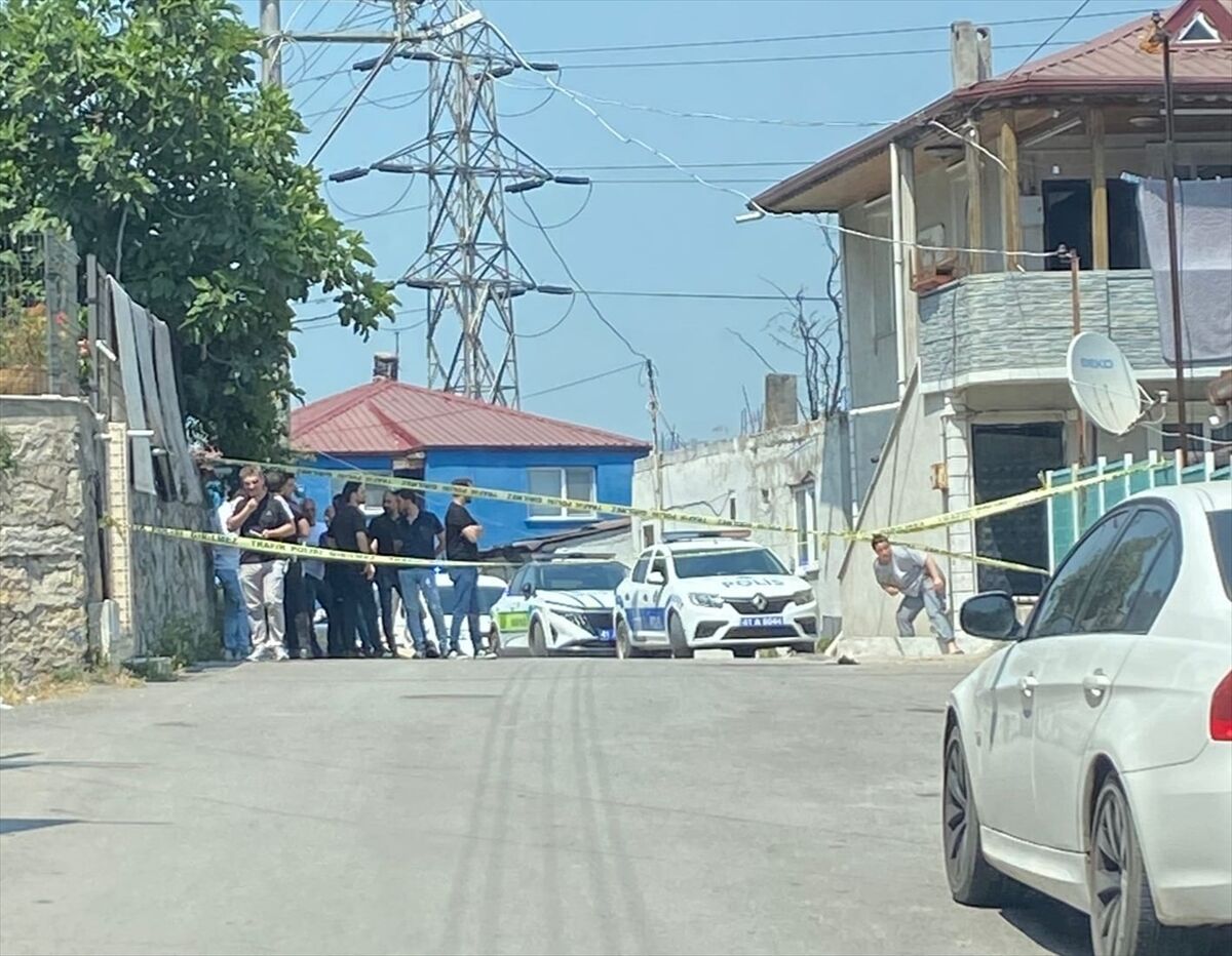 Kocaeli'de bir kişi karısını bıçaklayarak öldürdü