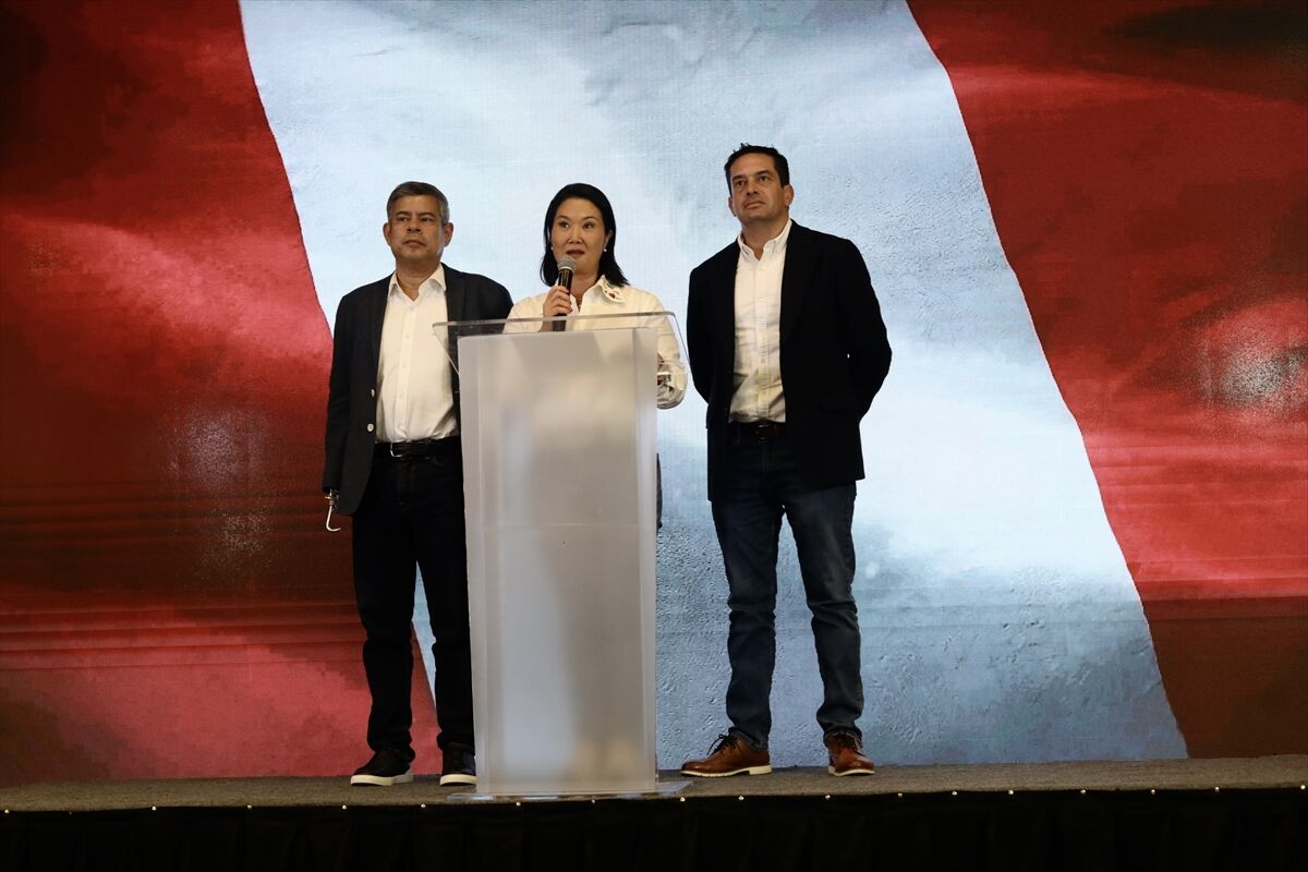 Peru'da devlet başkanı seçiminin 2. turunda sağcı aday Fujimori önde gidiyor