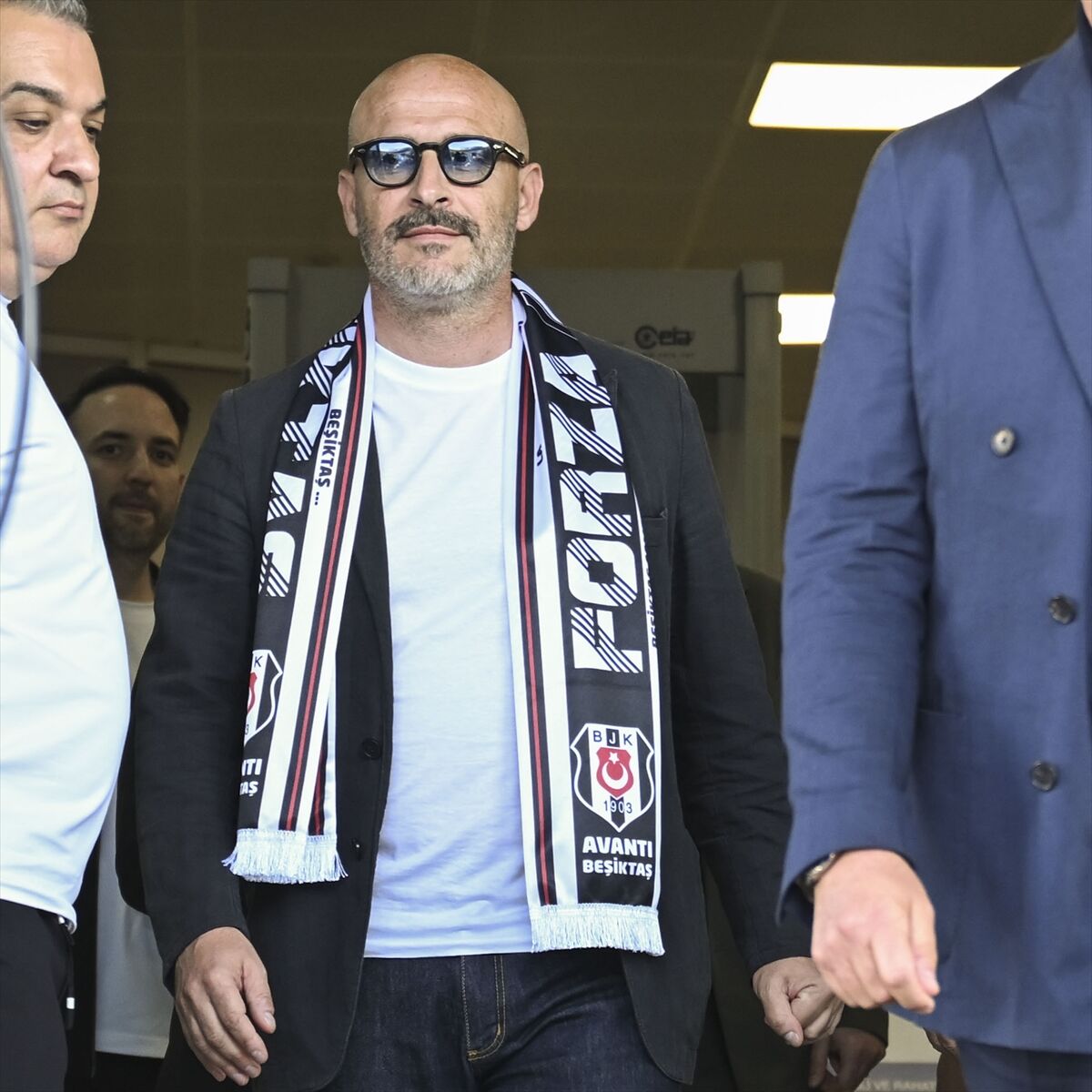 Teknik direktör Vincenzo Italiano, Beşiktaş için İstanbul'a geldi