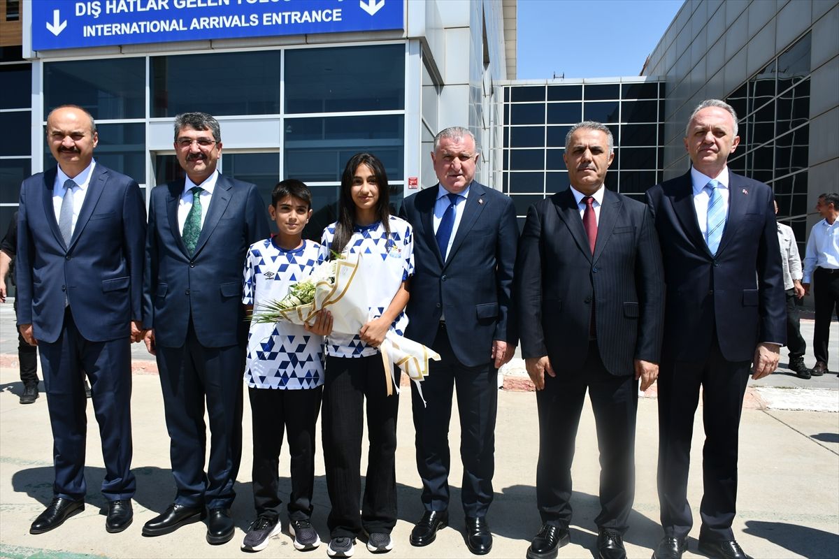 Gençlik ve Spor Bakanı Osman Aşkın Bak, Batman'da konuştu: