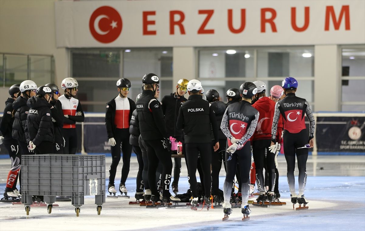 Türkiye ve Polonya'nın sürat patencileri sezon öncesi Erzurum'da ortak kampta