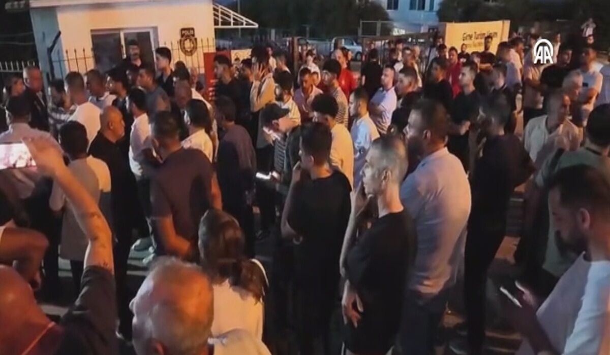 Girne Limanı'nda gece boyu umutlu bekleyiş