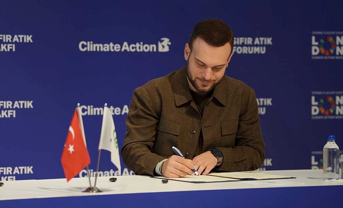 Sıfır Atık Vakfı Başkanı ve COP31 Yüksek Düzeyli İklim Şampiyonu Samed Ağırbaş protokolu Londra'da imzalandı