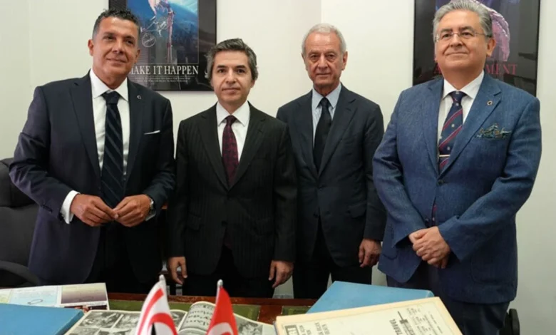 Olay Gazetesi İmtiyaz Sahibi Nural Ezel, Türkiye Cumhuriyeti Londra Büyükelçisi Osman Koray Ertaş, Olay Gazetesi Genel Yayın Yönetmeni Nesin Fehmi ve Türkiye Cumhuriyeti Londra Başkonsolosu Büyükelçi Doç. Dr. Hasan Ulusoy