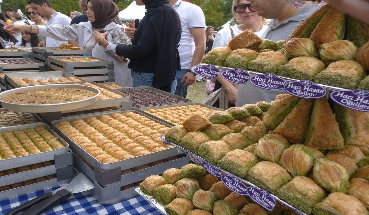 Festivalde çeşitli baklavalar ve tatlılar da ziyaretçilerden büyük ilgi gördü.